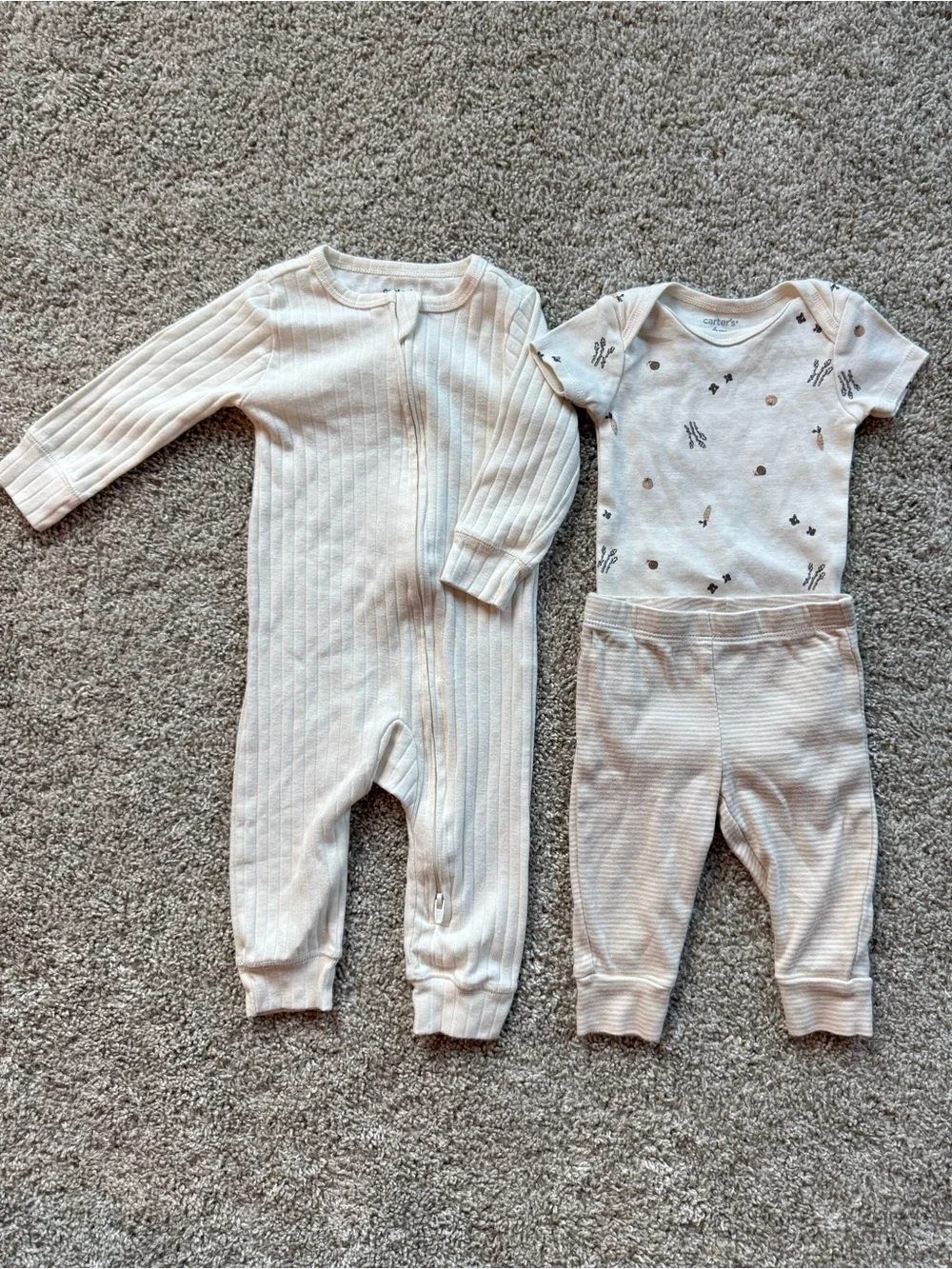 Carter's baby bundle neutral 3-Piece Bodysuit Set Sleeper pants Size 6 Months 6M